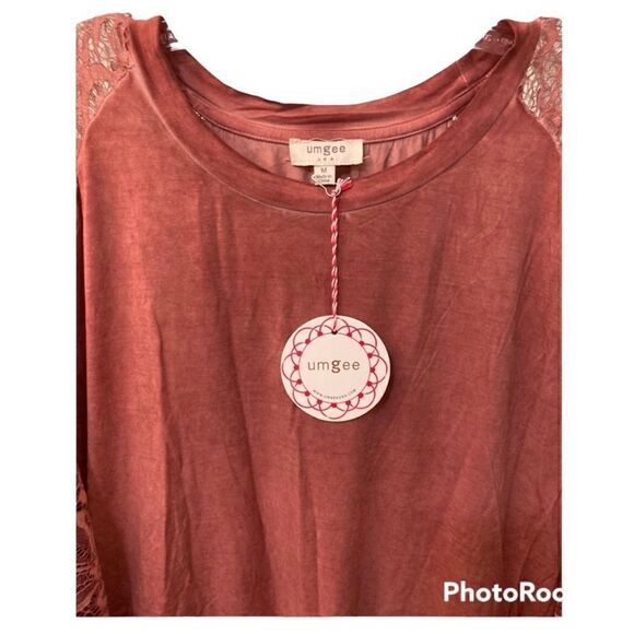 UMGEE Top with Dolman Sleeve and Lace  Size Medium - Picture 2 of 4